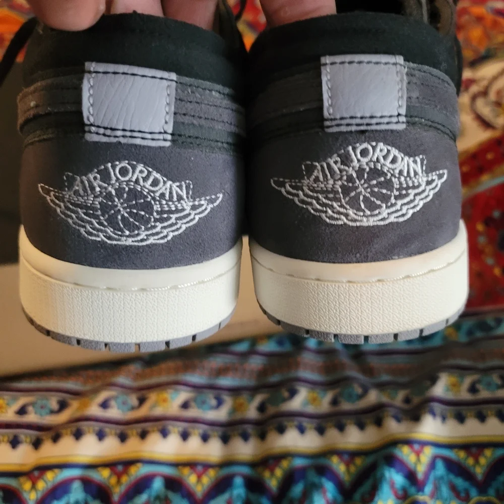 Air Jordan 1 - Picture 3 of 6